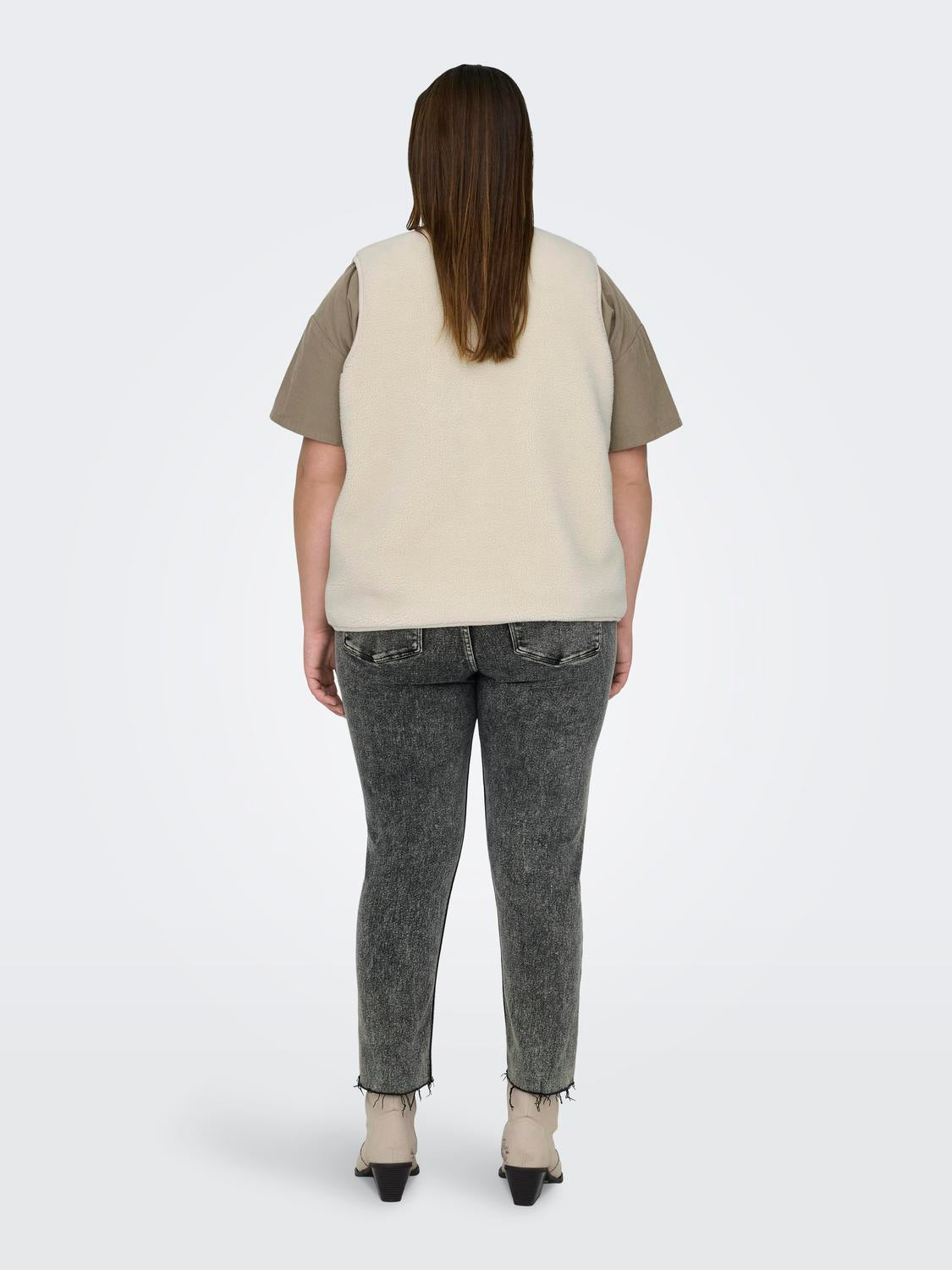 Carmakoma CARBELISA TEDDY WAISTCOAT JRS Grijs - OAK Fashion Noordwolde