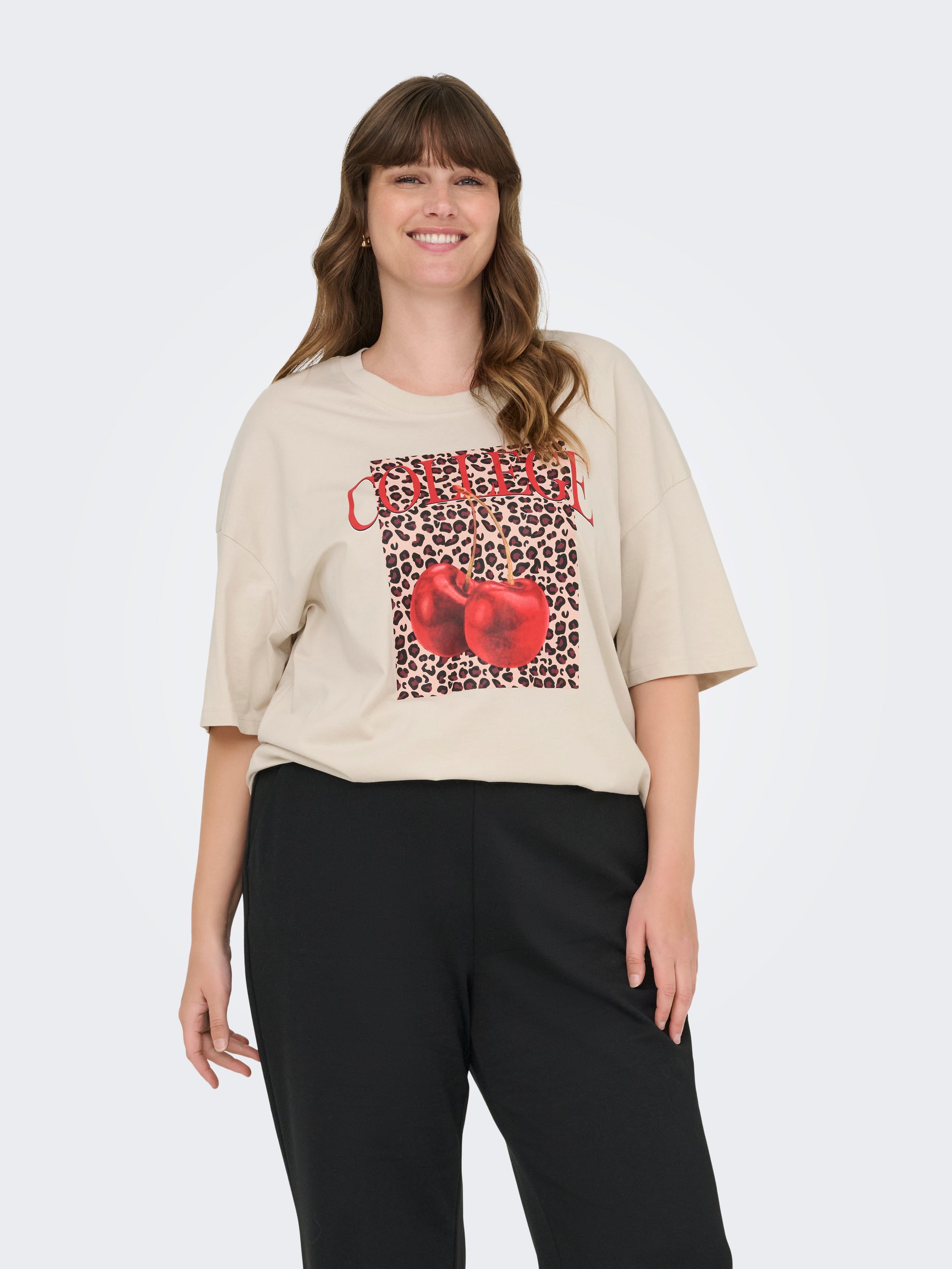 Carmakoma CARKOURTNEY LIFE SS O-NECK REG TEE JRS Grijs - OAK Fashion Noordwolde