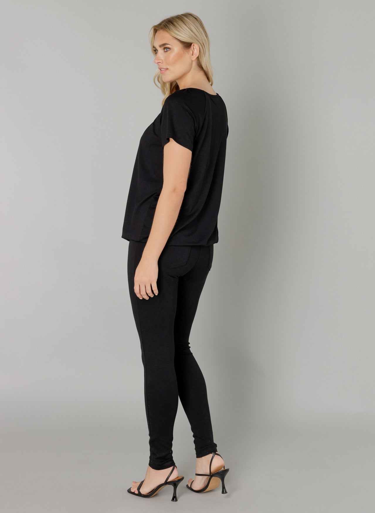 Base Level Top Yona Zwart - OAK Fashion Noordwolde