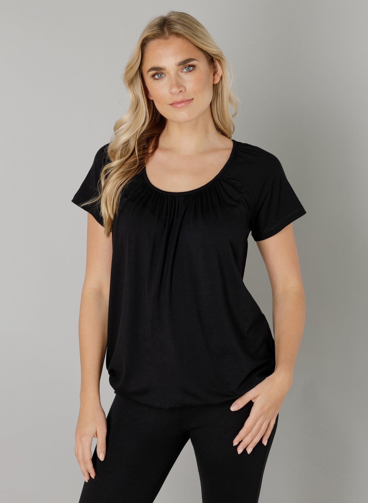 Base Level Top Yona Zwart - OAK Fashion Noordwolde