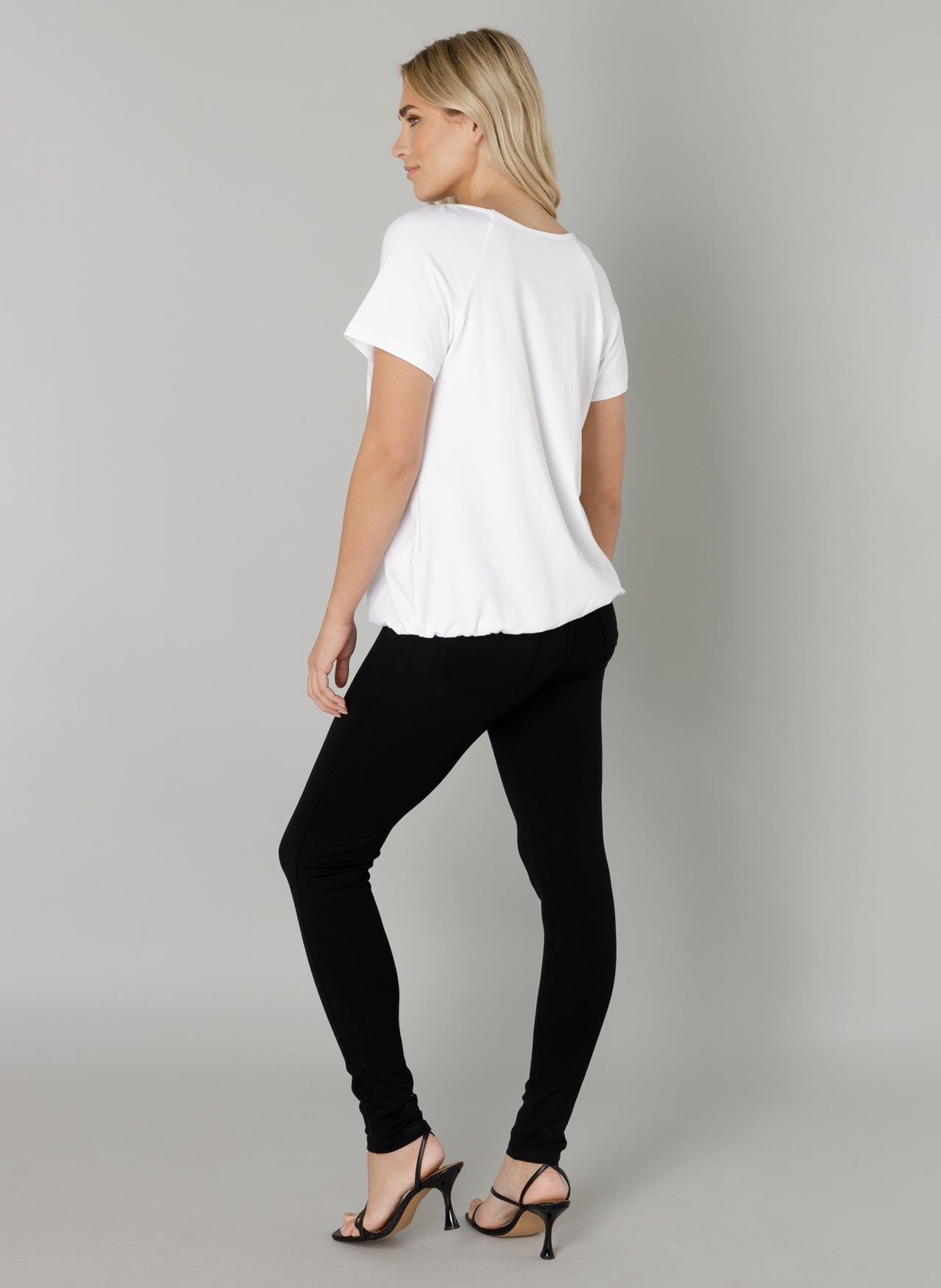 Base Level Top Yona Wit - OAK Fashion Noordwolde