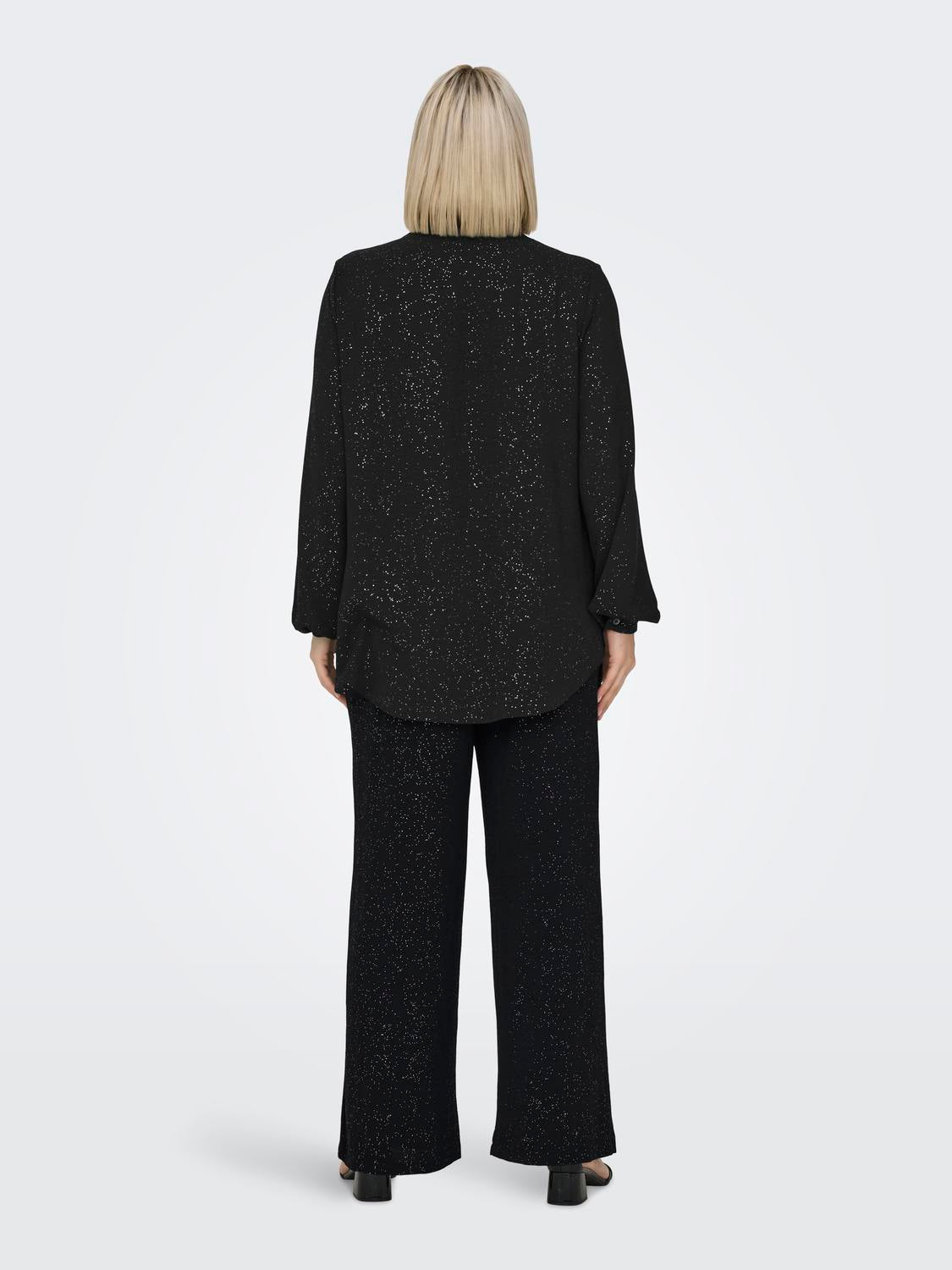 Carmakoma CARJOSEE METTA LIFE L/S V-NECK SHIRT WVN Zwart - OAK Fashion Noordwolde