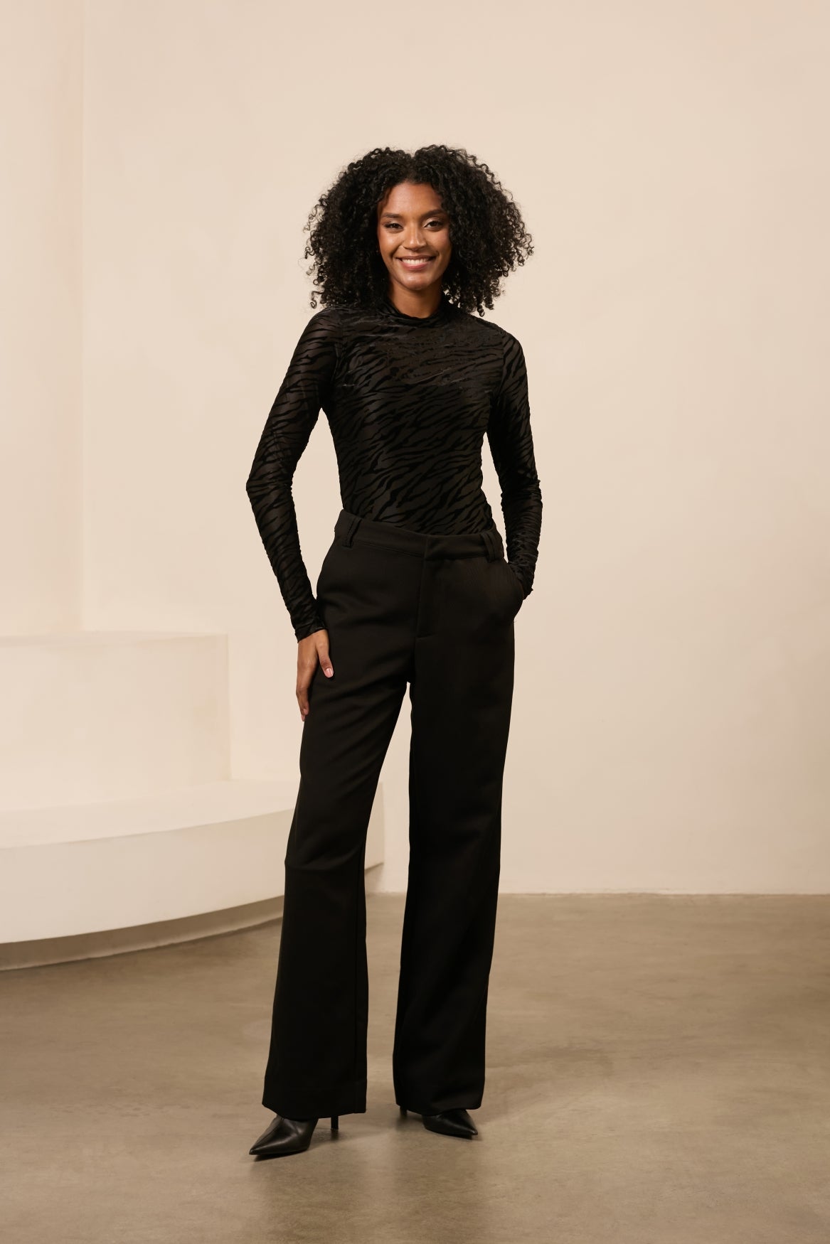 Lofty Manner Top Gaia Zwart - OAK Fashion Noordwolde