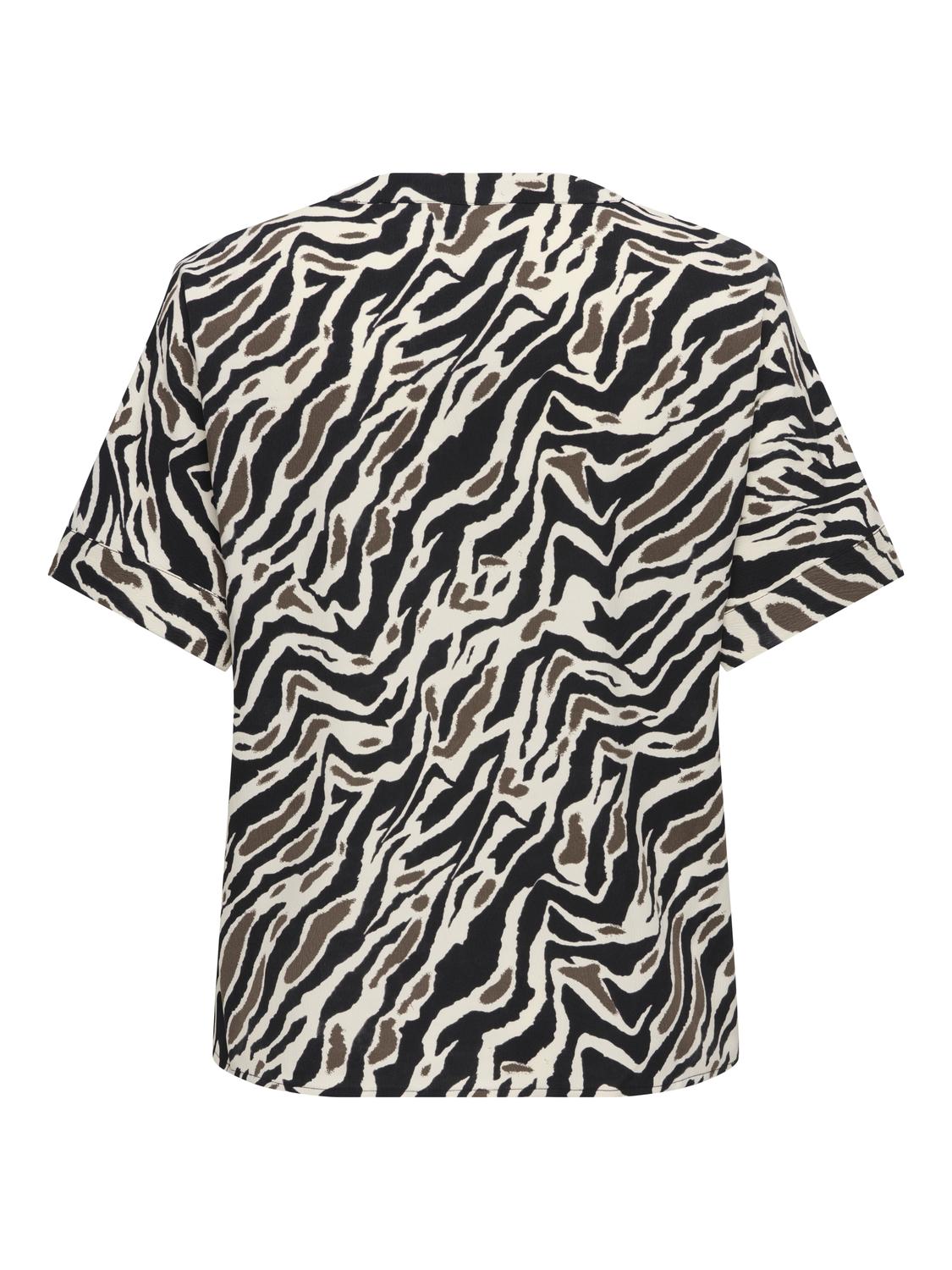 Carmakoma CARELITE S/S V-NECK FOLD-UP TOP AOP Zwart - OAK Fashion Noordwolde
