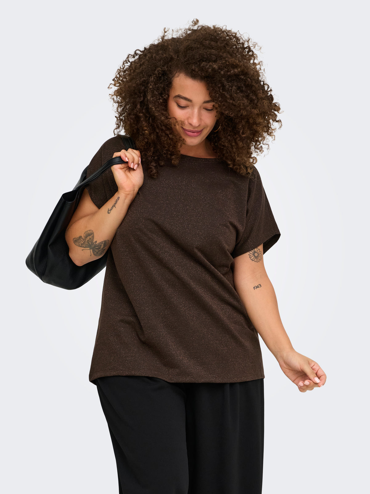 Carmakoma CARMOSTER GLITTER S/S TOP JRS NOOS Bruin - OAK Fashion Noordwolde
