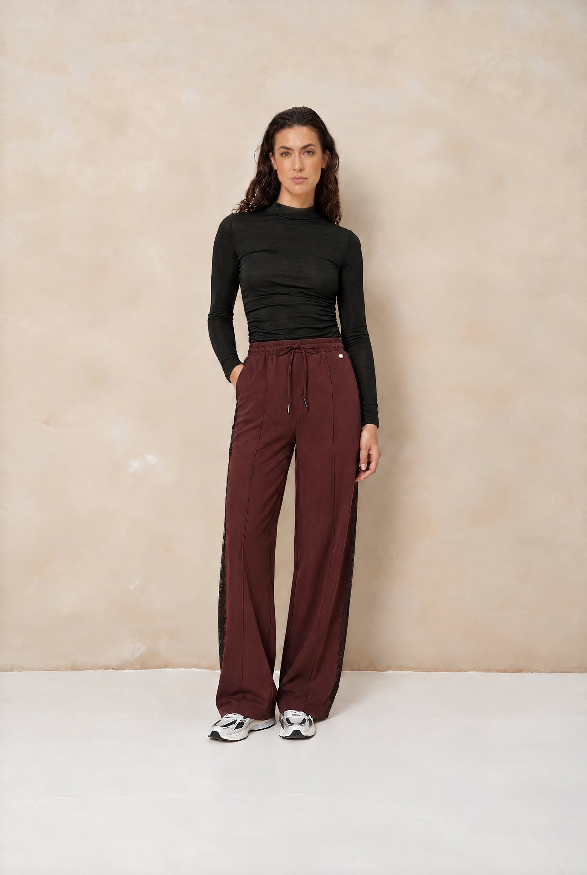 Lofty Manner Top Kelly - Gathered Top Zwart - OAK Fashion Noordwolde