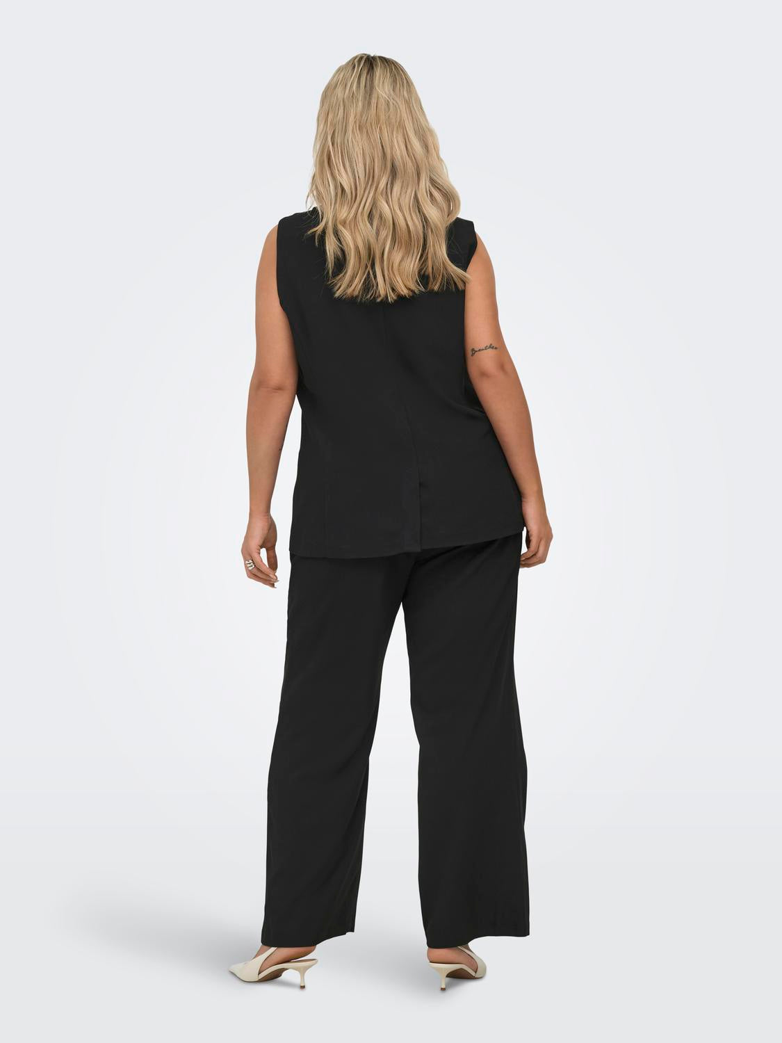 Carmakoma CARVICTORIA S/L LOOSE BUTTON VEST TLR Zwart - OAK Fashion Noordwolde