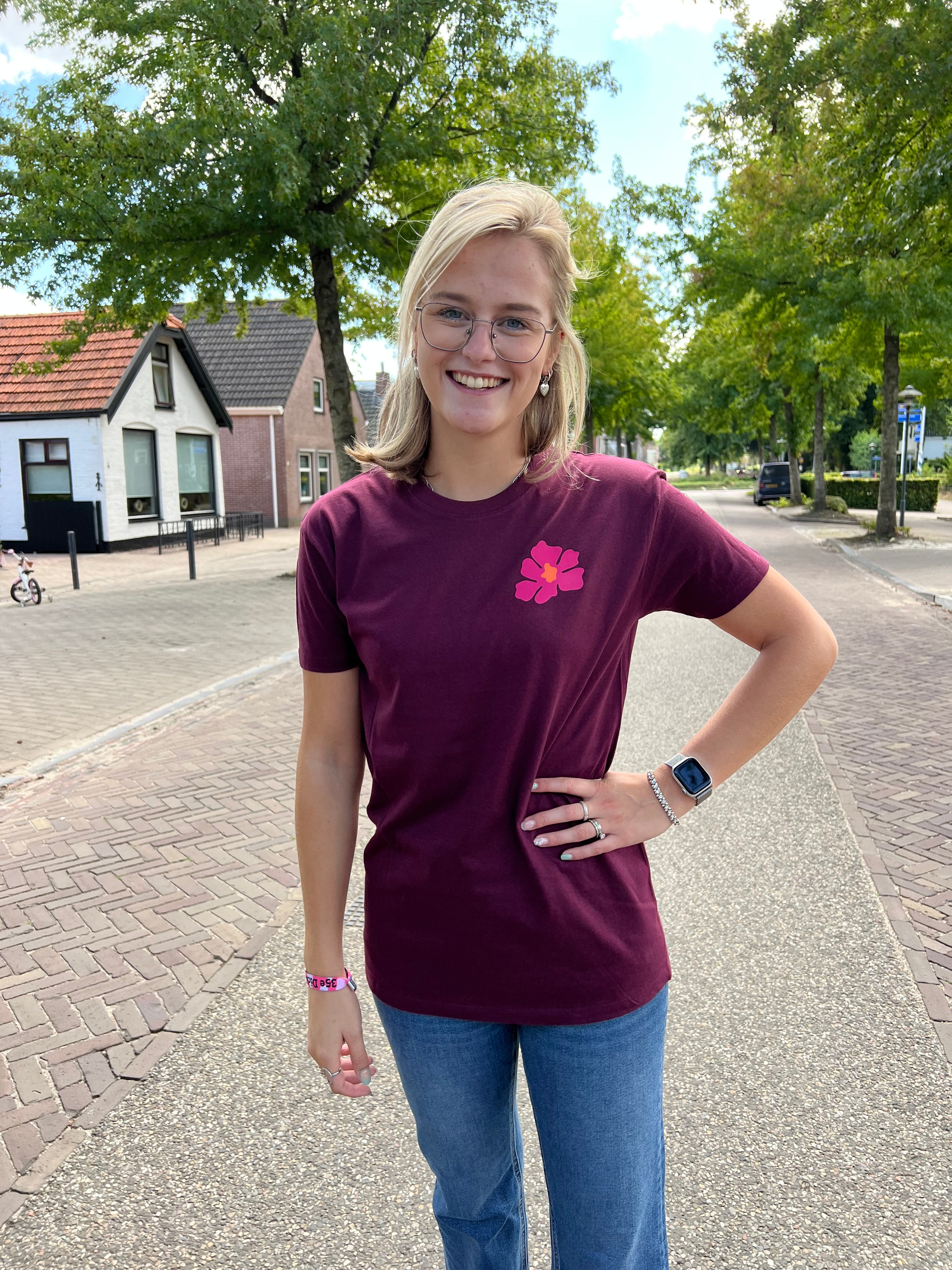 Oak T-shirt Love More Rood - OAK Fashion Noordwolde