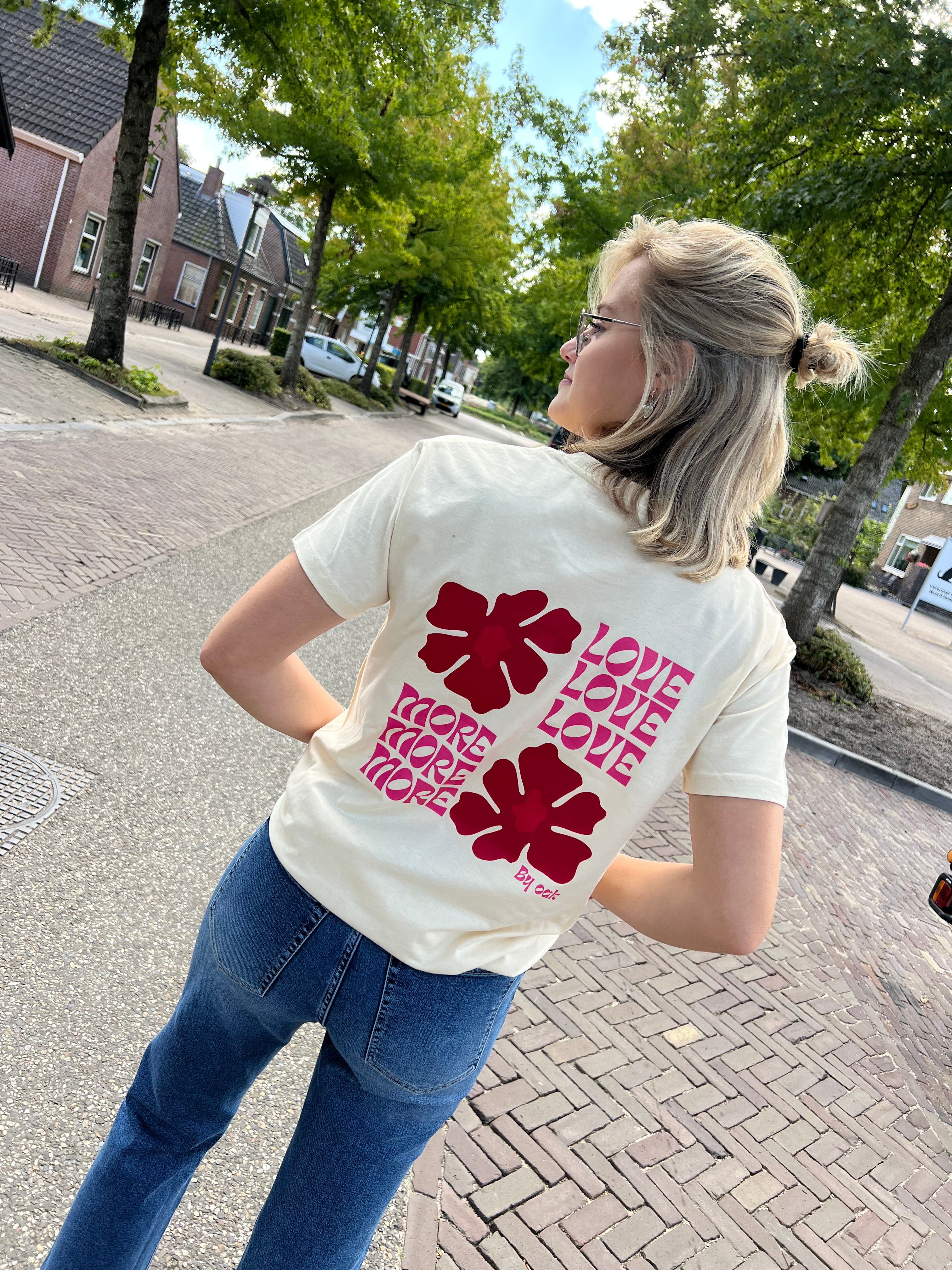 Oak T-shirt Love More Wit - OAK Fashion Noordwolde