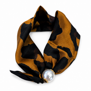 Oak Sjaal Satijn met parel Animal Brown - OAK Fashion Noordwolde