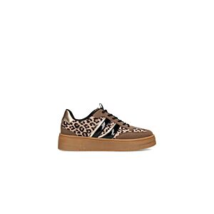 20250819161343_4101746_lillysneakers2_0a2795c8.jpg