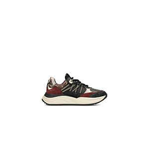 20250829145003_1837933_charusneakers.jpg